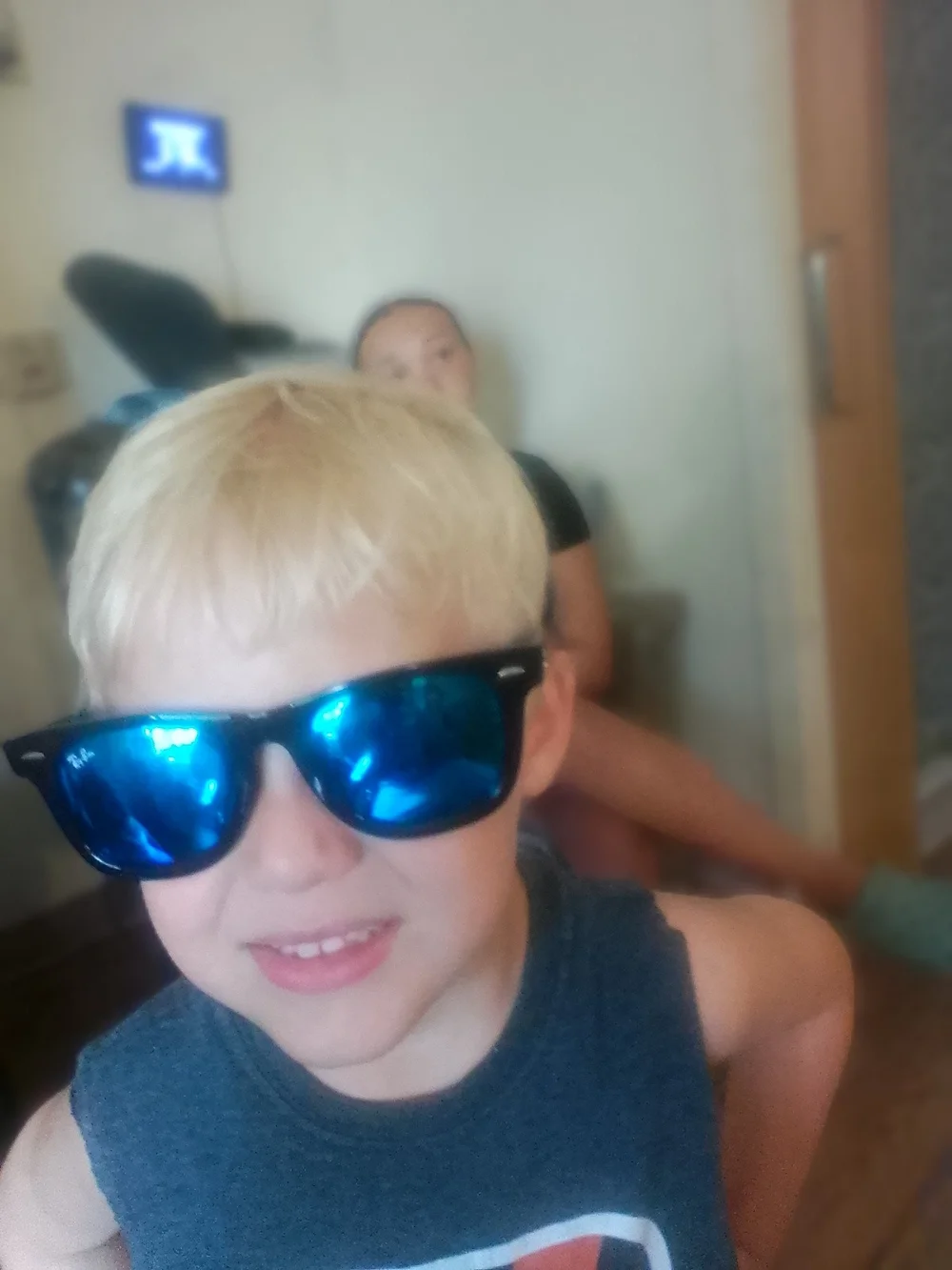 Unisex Aviation Wire And Plastic Frames with Dark Lenses
